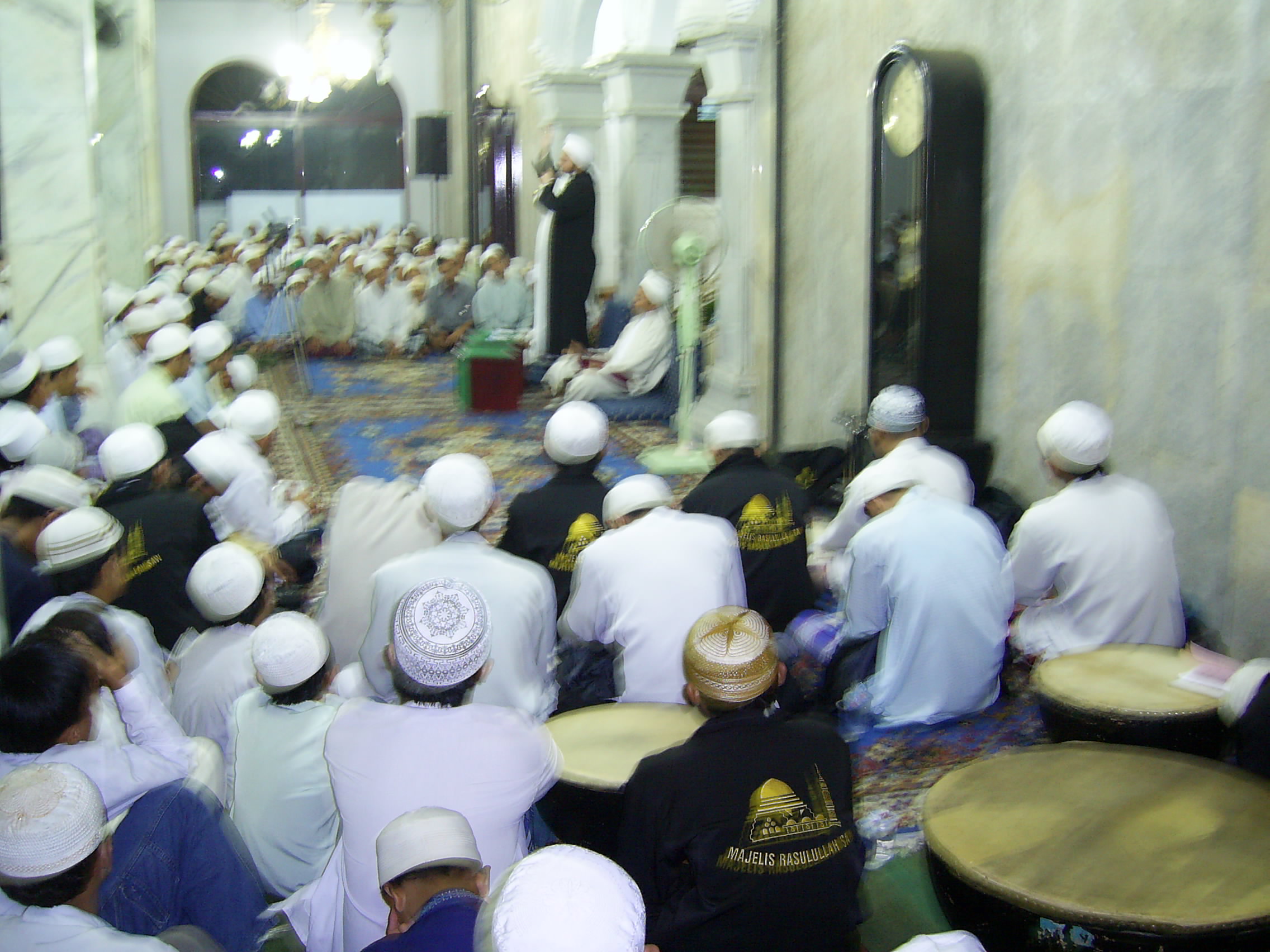 Adab Menjadi Imam Sholat