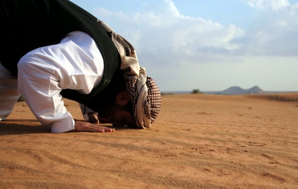 Fiqih: Rukun Sholat – Sujud